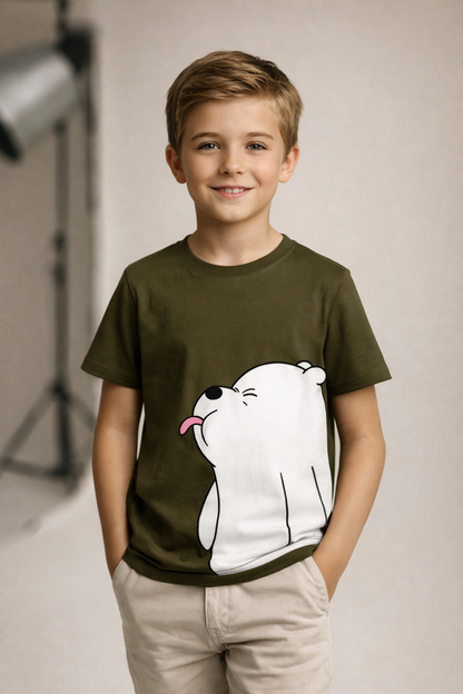 Niño con playera estampada